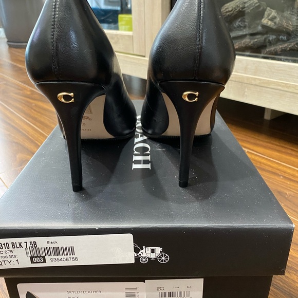 COACH - Two Pairs of Brand New
Skyler Pumps - Size 7.5 - Picture 7 of 12